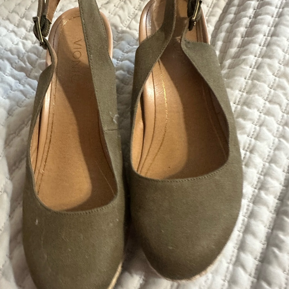 Vionic Women's Khaki Wedge Slingbacks